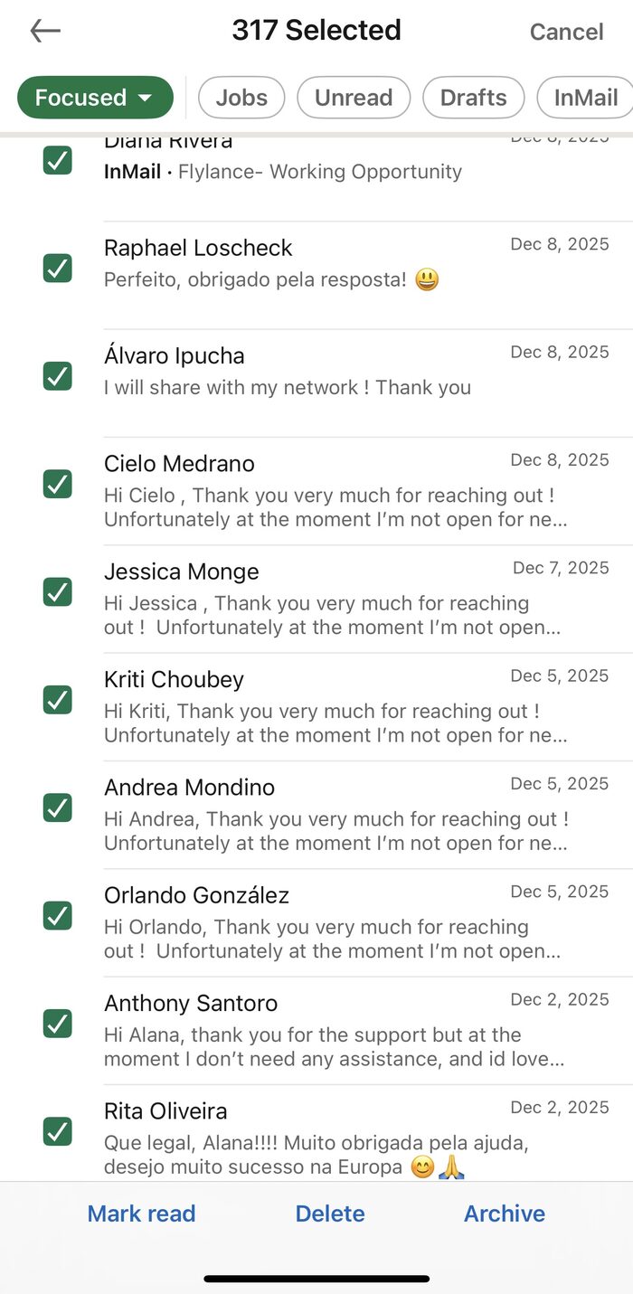 Caixa de mensagens do LinkedIn de Alana Rocha mostrando 317 oportunidades de trabalho selecionadas em 2025